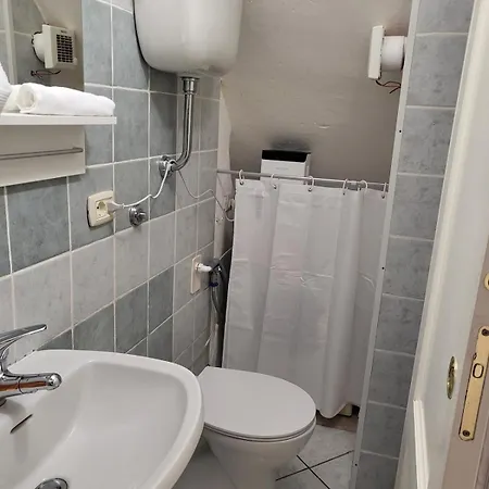 La Piccola Casetta Nel Centro Storico דירה